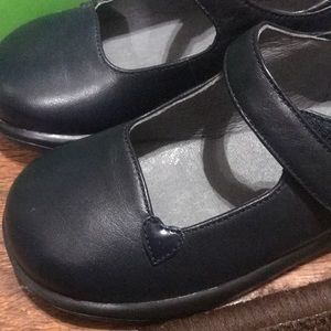 Adorable navy Mary Jane with buckle - FIRM PRICE